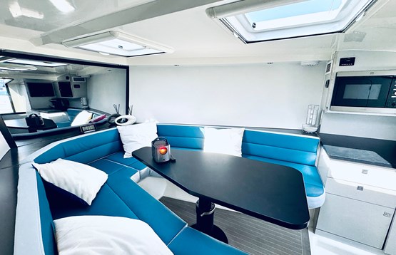 Connect Van-Dutch 40 | AED1000/Hour