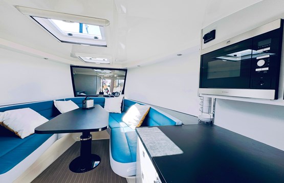 Connect Van-Dutch 40 | AED1000/Hour