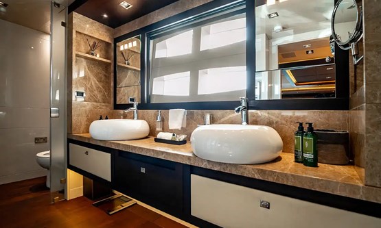 Santorini yacht | AED16,300/hour