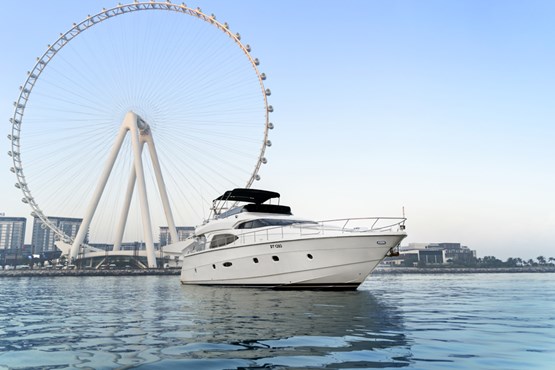 luna yacht | AED700/hour