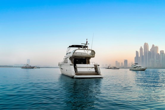 luna yacht | AED700/hour