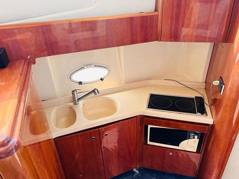 Azimut yacht 42ft | AED455/Hour