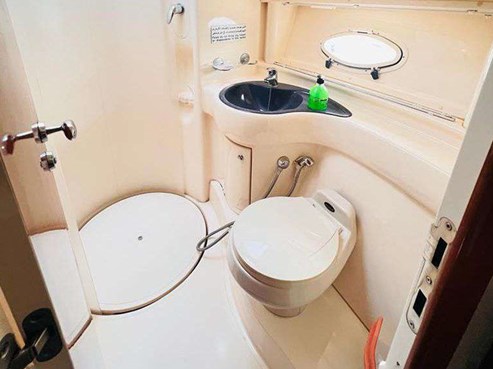 Azimut yacht 42ft | AED455/Hour