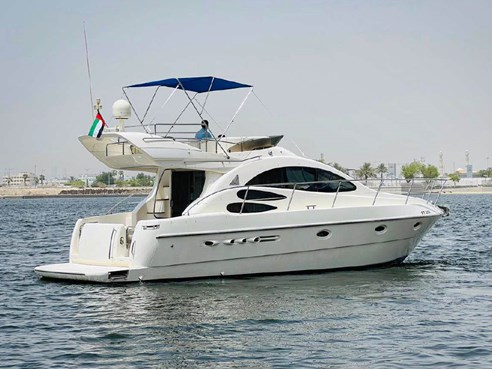 Azimut yacht 42ft | AED455/Hour