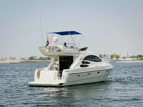 Azimut yacht 42ft | AED455/Hour