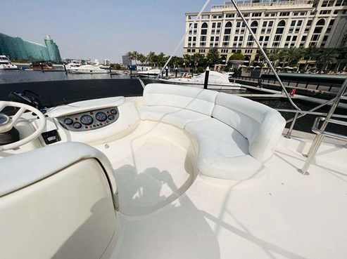 Azimut yacht 42ft | AED455/Hour