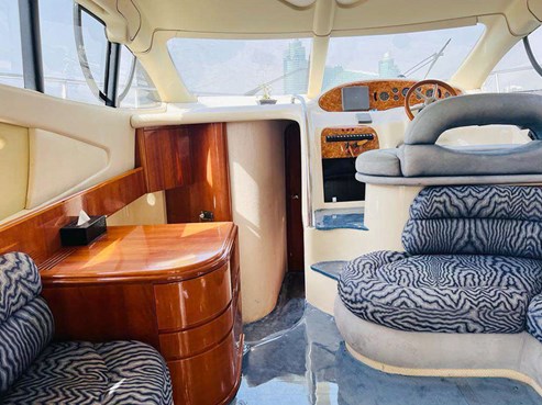 Azimut yacht 42ft | AED455/Hour
