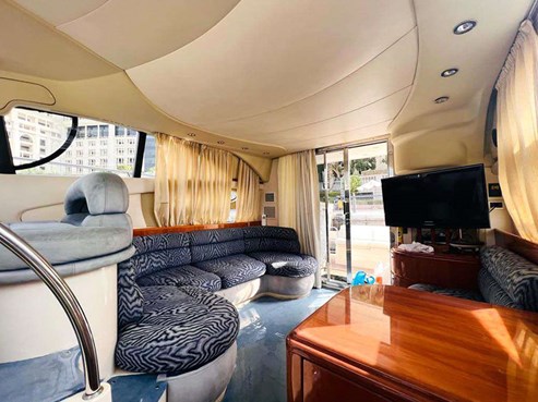Azimut yacht 42ft | AED455/Hour