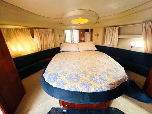Azimut yacht 42ft | AED455/Hour