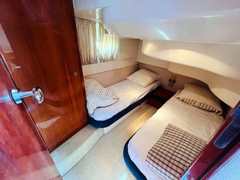 Azimut yacht 42ft | AED455/Hour
