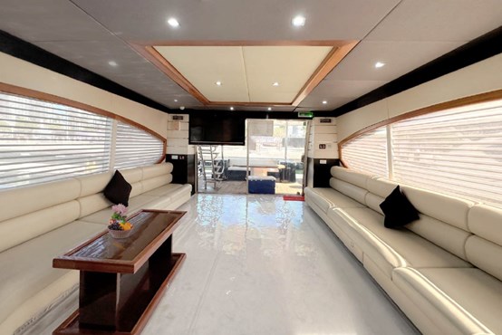 Black-pearl yacht 95ft |AED1040/Hour