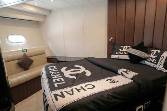 Black-pearl yacht 95ft |AED1040/Hour