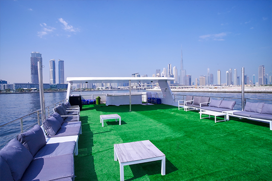 Bella vita yacht | AED2,700/hour