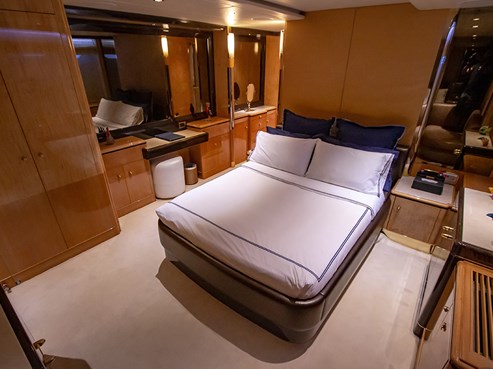 Code 8 yacht | AED17,200/hour