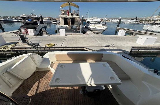 CRANCHI yacht 43ft |AED455/Hour