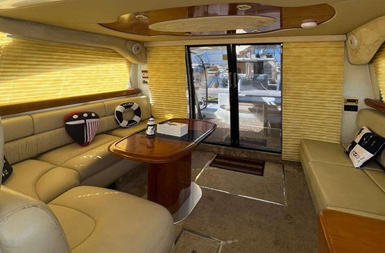 CRANCHI yacht 43ft |AED455/Hour