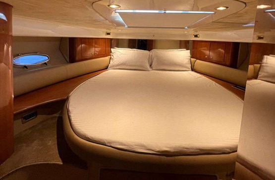 CRANCHI yacht 43ft |AED455/Hour