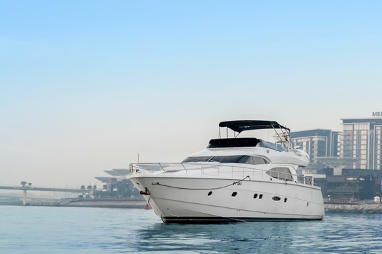 luna yacht | AED700/hour