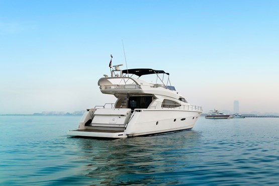 luna yacht | AED700/hour
