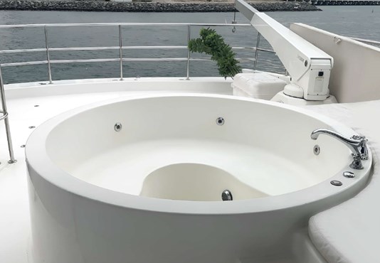 Majesty yacht 88ft |AED1300/Hour