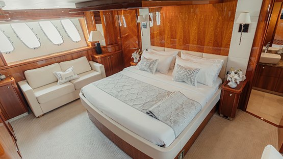 NOTORIOUS yacht | AED5000/hour