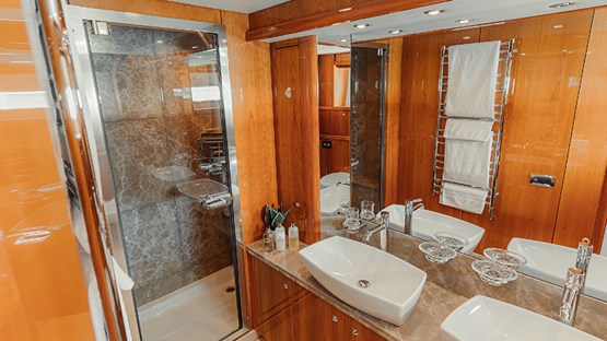 NOTORIOUS yacht | AED5000/hour