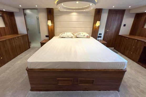 Omega yacht 100ft | AED2600/Hour