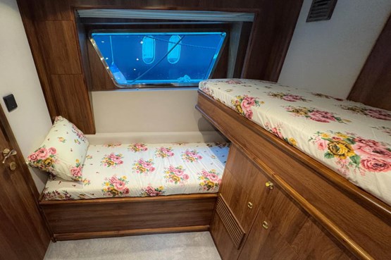 Omega yacht 100ft | AED2600/Hour
