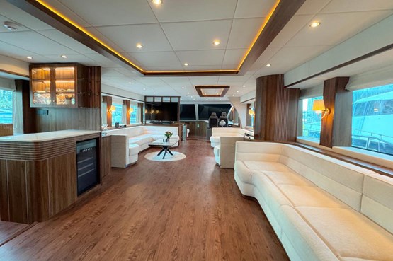 Omega yacht 100ft | AED2600/Hour