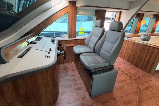 Omega yacht 100ft | AED2600/Hour