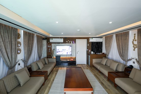 Party yacht 70ft |AED780/Hour
