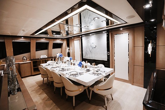 AK ROYALTY yacht | AED15,000/hour
