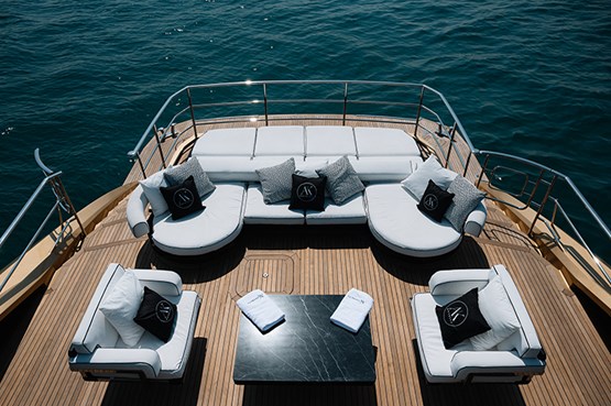 AK ROYALTY yacht | AED15,000/hour