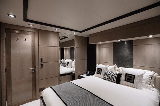 AK ROYALTY yacht | AED15,000/hour