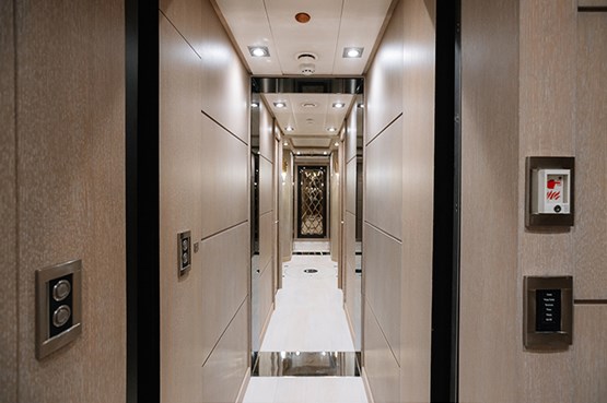 AK ROYALTY yacht | AED15,000/hour